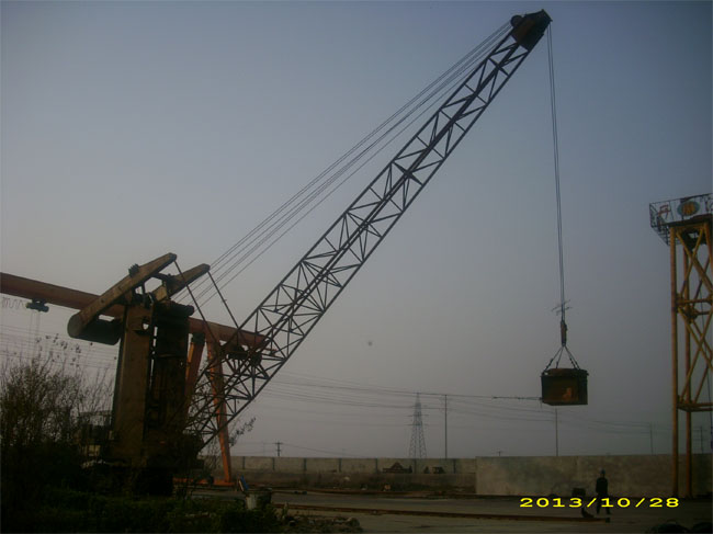 电动浮式起重机